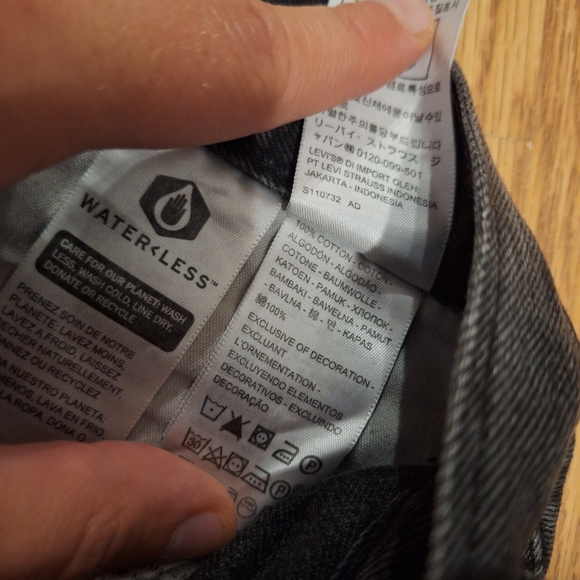 levi's cut off denim shorts - Picture 3 of 3